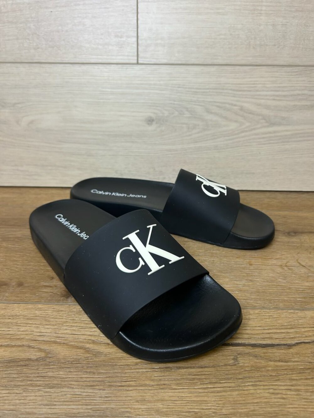 Calvin Klein Jeans Womens ARIN 2 Black Slip on Open toe Comfy Pool Slides 10 M